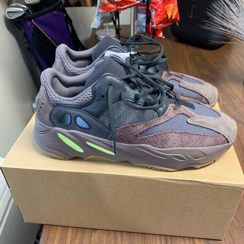 Yeezy 700 Mauve